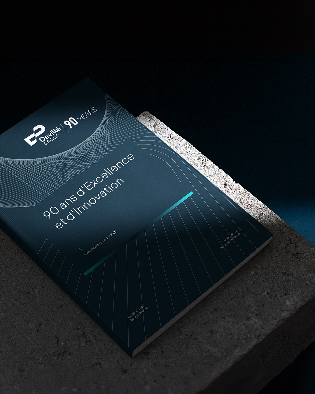 1350x1080_Mockup_90ans-Brochure